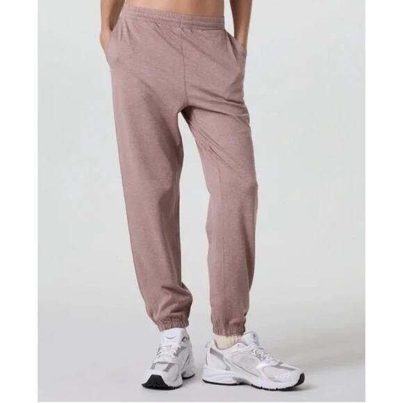 Vuori Boyfriend Jogger Rose Heather Large NWT - Picture 2 of 9